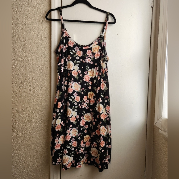 torrid - Floral dress - Picture 2 of 7